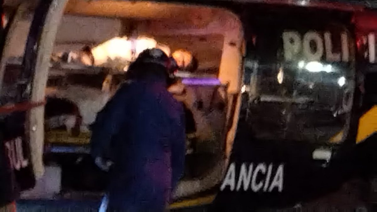 JesusAnayaMx's tweet photo. ASÍ LA VIOLENCIA EN #IZTAPALAPA, #CDMX 

Una balacera dejó a dos personas muertas y tres heridos, entre ellos dos menores de edad que jugaban con su familia en un parque cercano. Los heridos fueron trasladados en helicóptero para recibir atención médica.
#Inseguridad #Violencia https://t.co/bxHb7aOV8p