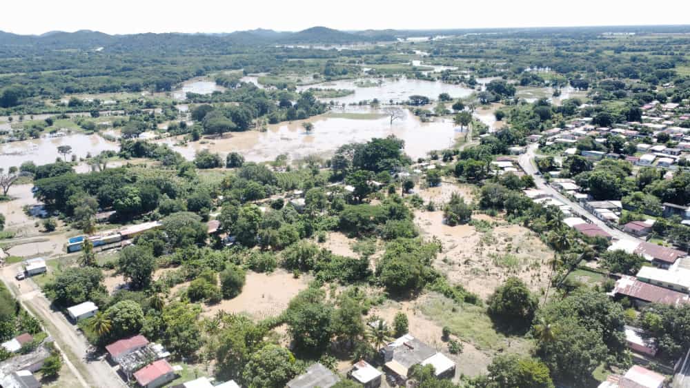 Portutvnoticia's tweet photo. Municipio San Rafael de Onoto afectado por las lluvias con el desbordamiento del río Cojedes, tras las precipitaciones que se registraron este lunes 24 https://t.co/JNfufmgclb