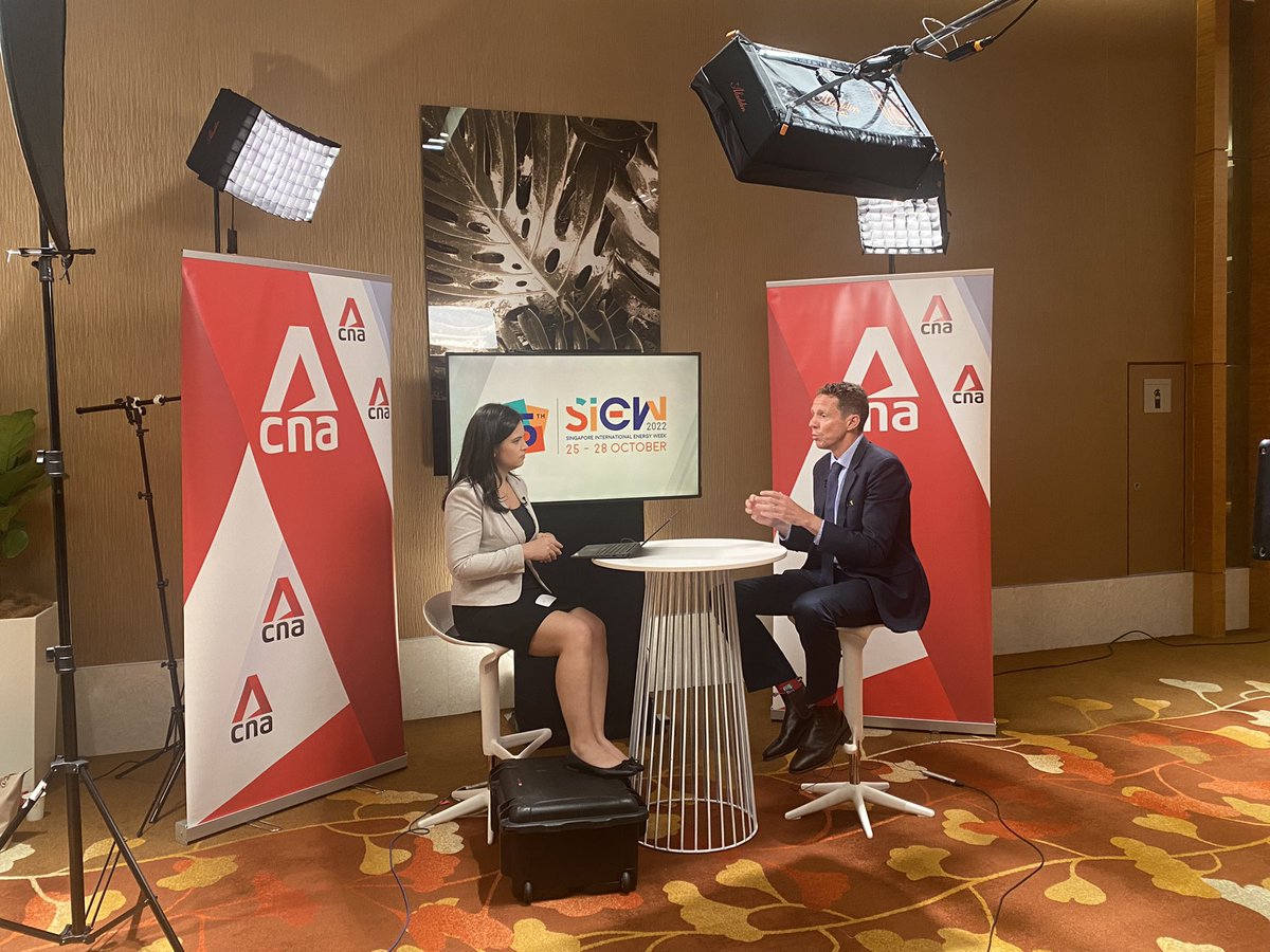 Fantastic to see Dr Fraser Thompson <a href="/SunCable1/">SunCable</a> on <a href="/ChannelNewsAsia/">CNA</a> at #SIEW2022