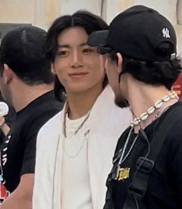 Jungkoo_gukkk97's tweet photo. Good morning Ami 💜 
I love you 👀 https://t.co/7b37tsx1w0