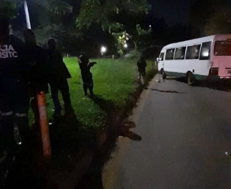 PNCSV's tweet photo. Diego José Cruz, es un motorista de la ruta 109 que por la excesiva velocidad atropelló a una estudiante, causándole la muerte de inmediato.

El percance ocurrió en el km 5 ½ de la carretera Troncal del Norte, Ciudad Delgado, donde lo detuvimos. https://t.co/UObLPB7b2E