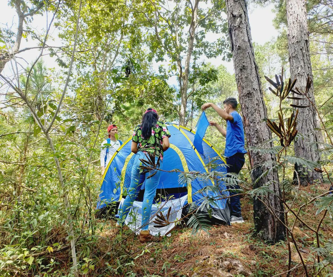 centro_olof's tweet photo. 🌄Estudiantes del Técnico Especialista en Guías por Espacios Naturales en el Módulo de Técnicas de Progresión por Espacios Naturales realizan Tecnicas de acampada y o vivac en el medio Natural, en la Reserva Natural Tomabu, Esteli.🏕
#SoyTecNicaragua🇳🇮 https://t.co/GSGsg6JVGV