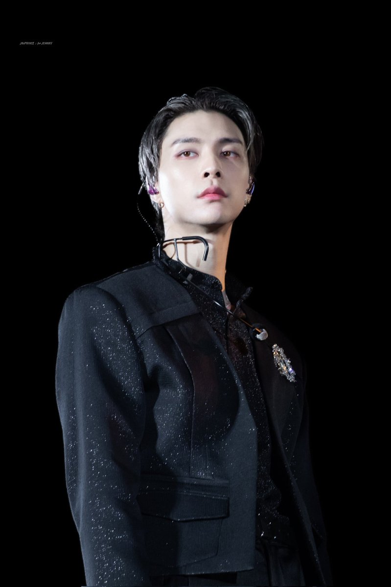JNxPRINCE's tweet photo. 221022 NEOCITY THE LINK+ DAY1

서사 가득 왕쟈님...⭐️

#쟈니 #JONHNNY #NCT #NCT127 https://t.co/kehbiGunrk
