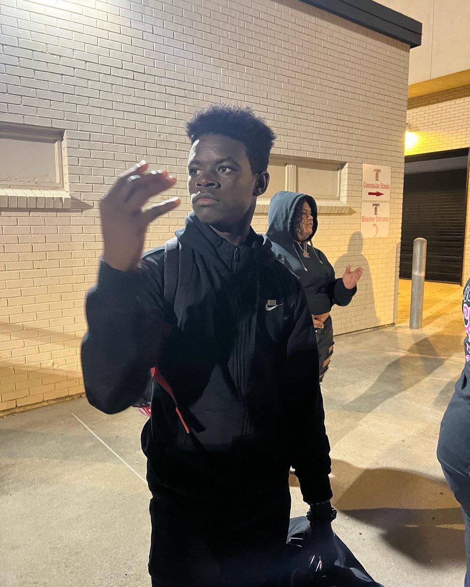 MsBSN2U's tweet photo. The only loss in the regular season was to  Central Junior High. But this time, Euless Junior High Stallions stomped that a$&amp;! 30-24, the boy had a couple good runs and a rushing TD for the boy! Good game EJH Stallions! #11  @EulessStallions @IAR2_Football https://t.co/qpYARKC89F