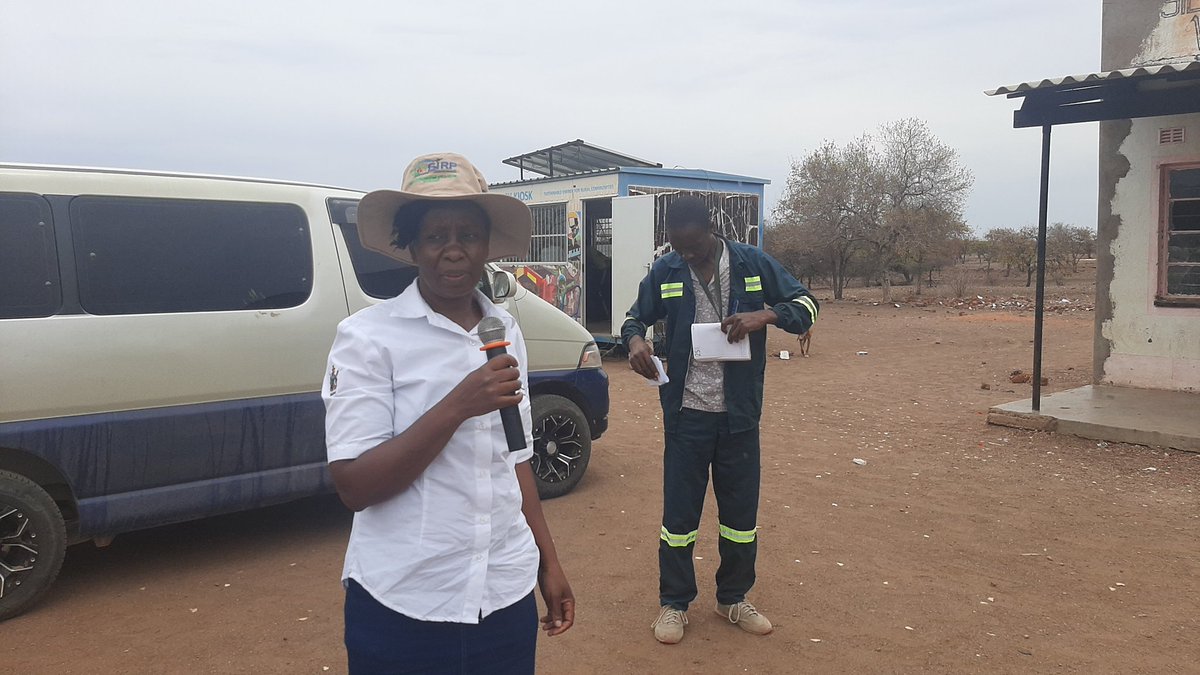 sirpzim's tweet photo. #seedfairs
#climatesmartagriculture. @sirpzim is hosting seed fairs in Irrigation schemes in Mat South, Midlands, Masvingo and Manicaland. The programme is promoting drought tolerant small grains such as pearl millet and sorghum as well as biofortified orange maize and NUA 45 https://t.co/M5aoOSvxa0