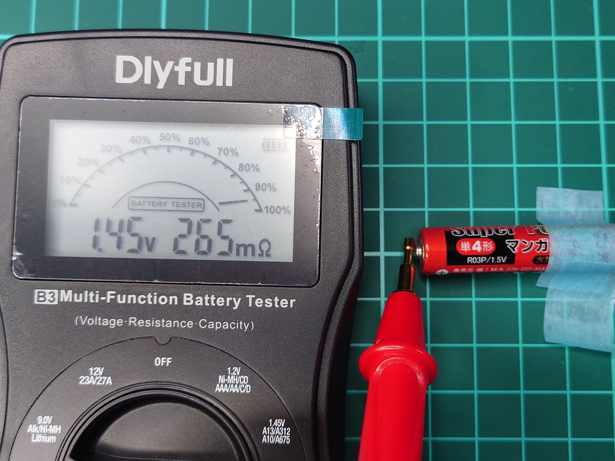 karatsucco's tweet photo. タッチ★ミーさんが照会していた、電池チェッカー #Dlyfull には電池の内部抵抗を測れる B3battery testerが有って面白そうなので買ってみた。
内部抵抗は、電流が沢山流せる程低いことが確認できた。
ニッカド＜アルカリ＜マンガン の並び

#電池チェッカー https://t.co/l8orJFE7r8