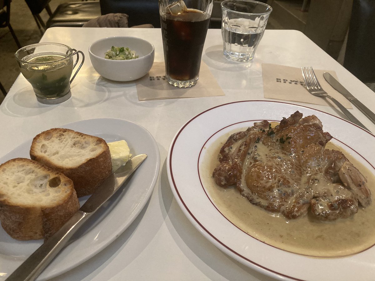 PONPOCOPONCO's tweet photo. 夏休み最後のランチ。
ずっと行ってみたかった
#bowerykitchen
#バワリーキッチン
グリルチキンゴルゴンゾーラソースが
目玉らしいので、それ一択で。
美味しかったのでデザートまで追加🤣 https://t.co/tsAzcqw0gJ