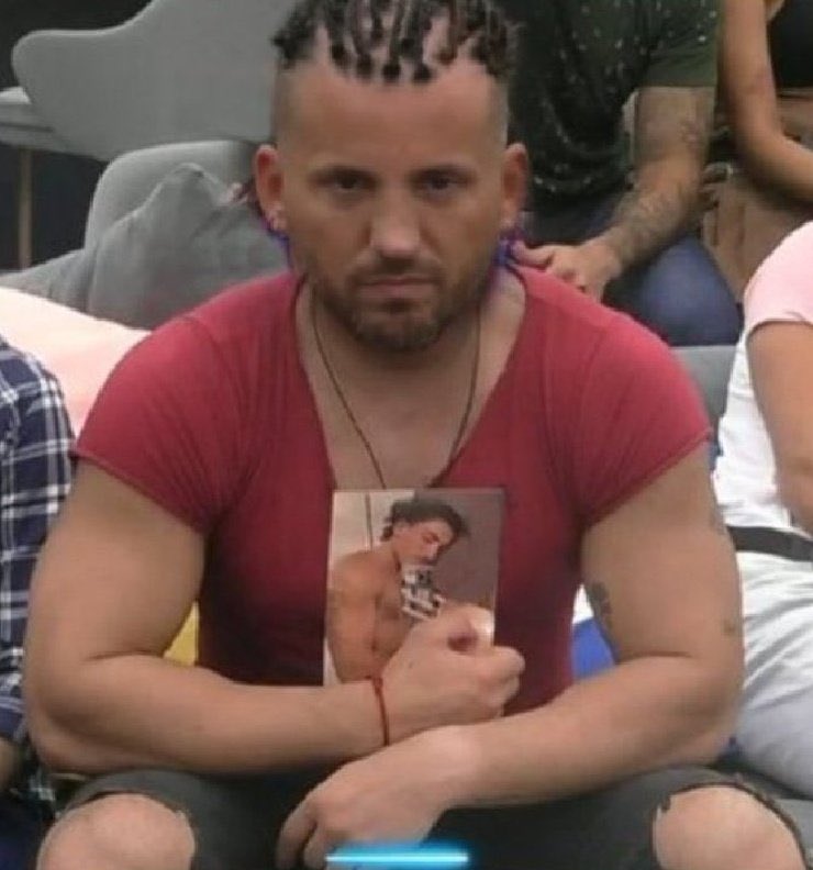 BetancurFufy's tweet photo. @___AlexisR El payasesco 🤡de #Juan se va a ir, y justo va a volver a entrar #Holde😂 se va a querer matar afuera 🤦🏻♂️ https://t.co/a72ENKX8oO