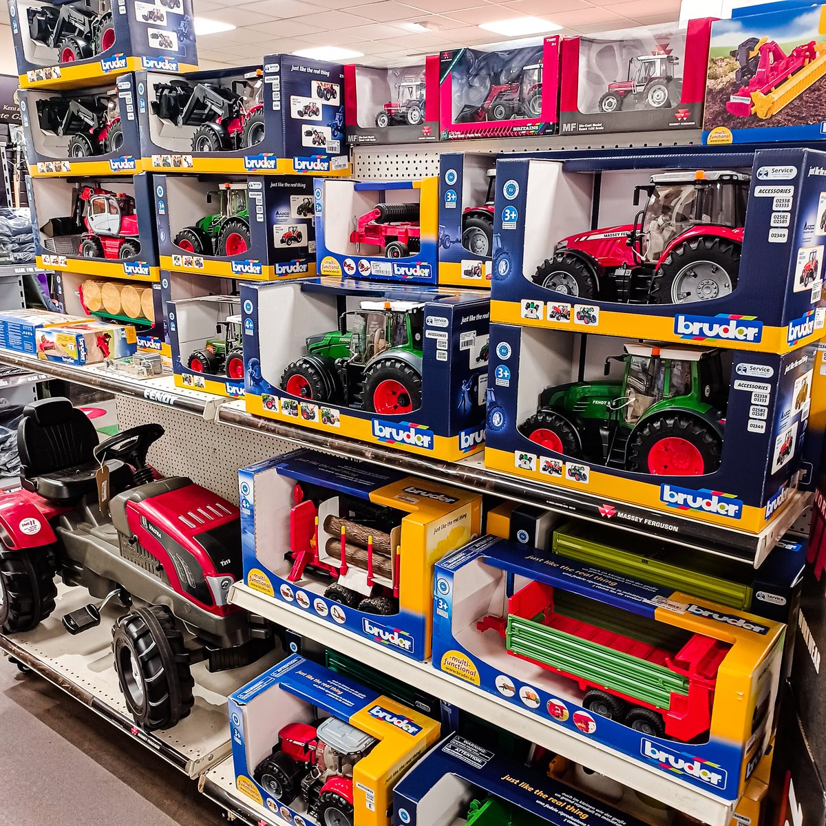 tnstractors's tweet photo. Take a look at our fantastic collection of farm toys and scale models! 🚜💨
Which one is on your wish list?

Shop online here ➡️ https://t.co/V1u0SfKc3A 

#farmtoys #farmmodels #rideontoys #pedaltractor #fendt #masseyferguson #valtra #tractor #tractormodel #scalemodels #agco https://t.co/dkYoENUUUA