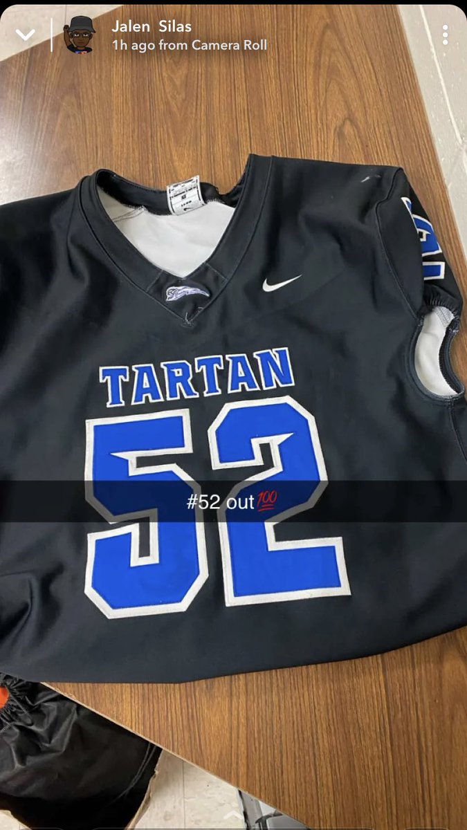 be_flye's tweet photo. Thank you son for 4 years of good football memories I’ll cherish forever even though it’s all over the marathon continues 💯🙏🏿💪🏿 #52Out #ProudDad https://t.co/S5UWbFr4rK