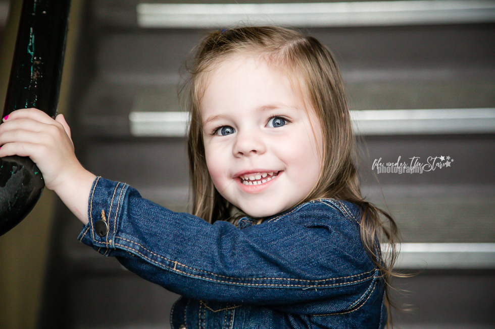 alifurt's tweet photo. I love when lighting test shots end up being so perfectly adorable! I mean how cute is she?!?! https://t.co/57Dl06Vte4 https://t.co/9o6XN1X7NR