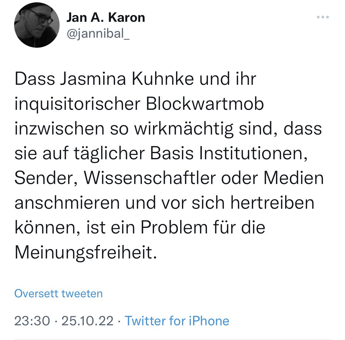 dieJanki's tweet photo. Einer von den drei Libertären vom Provokations-Grill mag keine Widerrede &amp; kleidet das in eine einzige große great-replacement-dog-whistle, es ist absurdes Theater vom Allerfeinsten.
Zunächst wird das Feindbild eingeführt: "Jasmina Kunke und ihr inquisitorischer Blockwartmob". https://t.co/yMAtUZb6yK