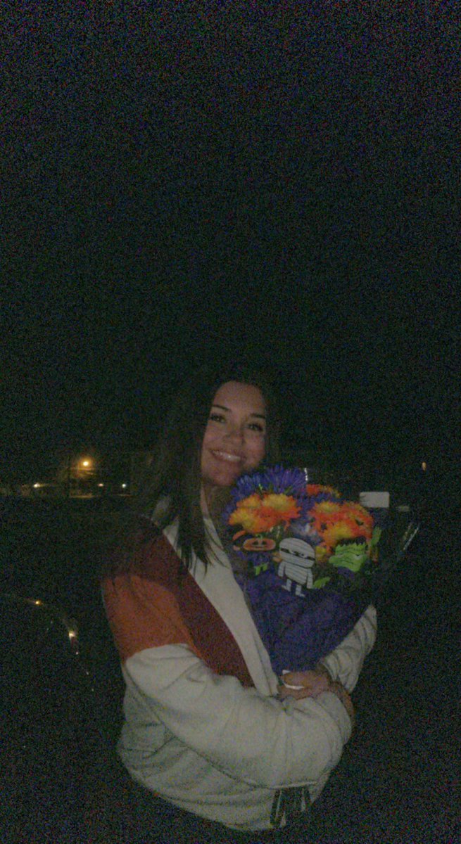 isiszeneth's tweet photo. my spooky flowers &amp; my love 🧡🕸️           #spookymonth https://t.co/M9THrGgszB