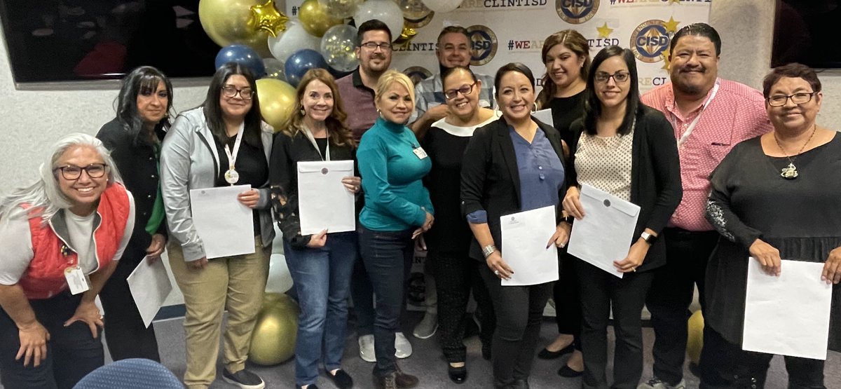 cuadrilla1's tweet photo. Super proud of these @SurrattCubs ! Celebrated and honored for their hard work an effort! #cualestulegado https://t.co/EdI2wr0FTn