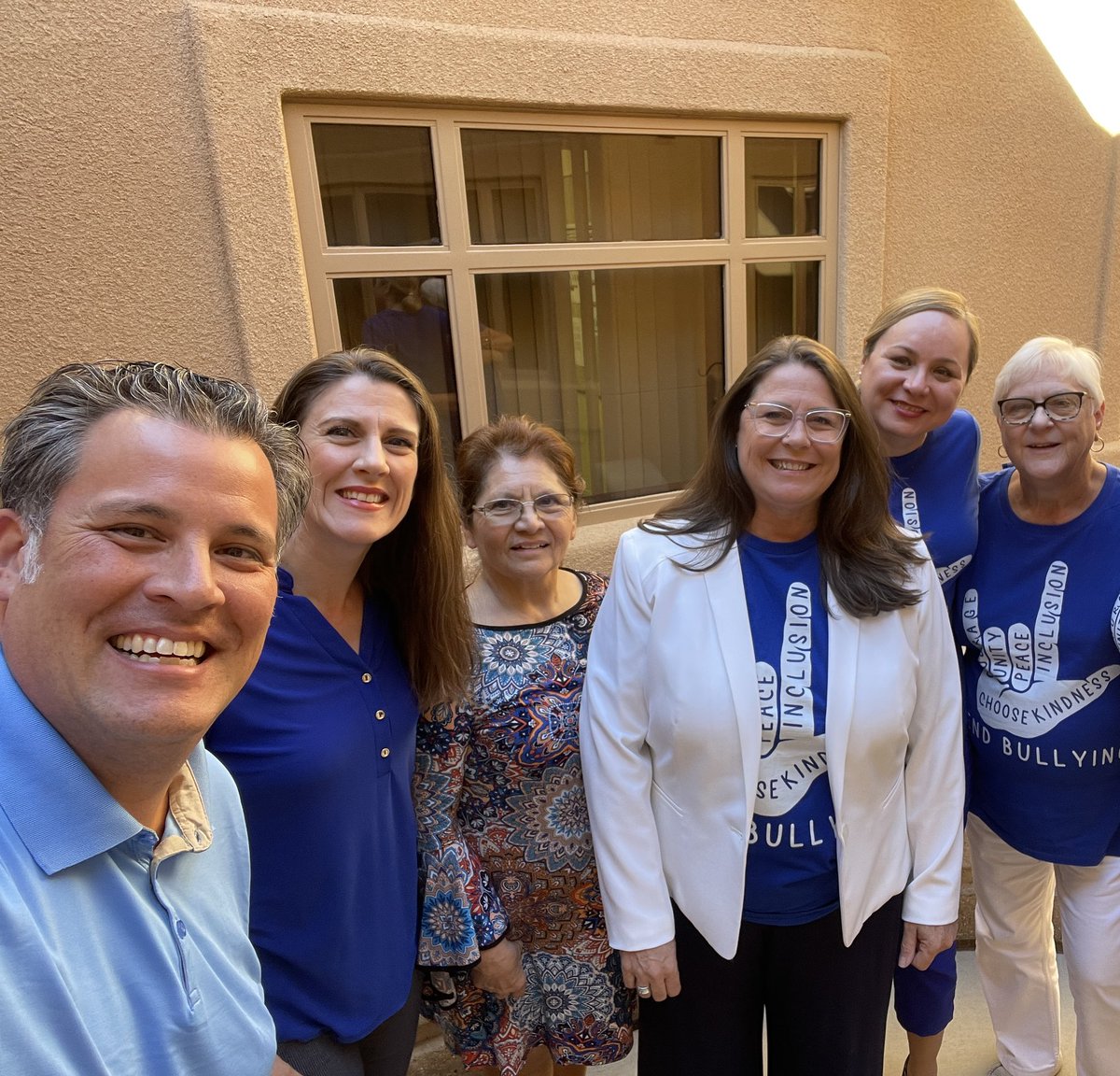 desertwebber's tweet photo. Wearing blue w: @dsusd_innovate @JanDiazDSUSD @MaryBerryPerry #TheBlancheRamirez #TheAdrianaFernandez
#endbullying
#bestteamtoworkwith
@DesertSandsUSD
@DesertSandsEF
I have the #bestjobindesert :)
#communityguy
#desertwebber https://t.co/RBFXtfwVbJ