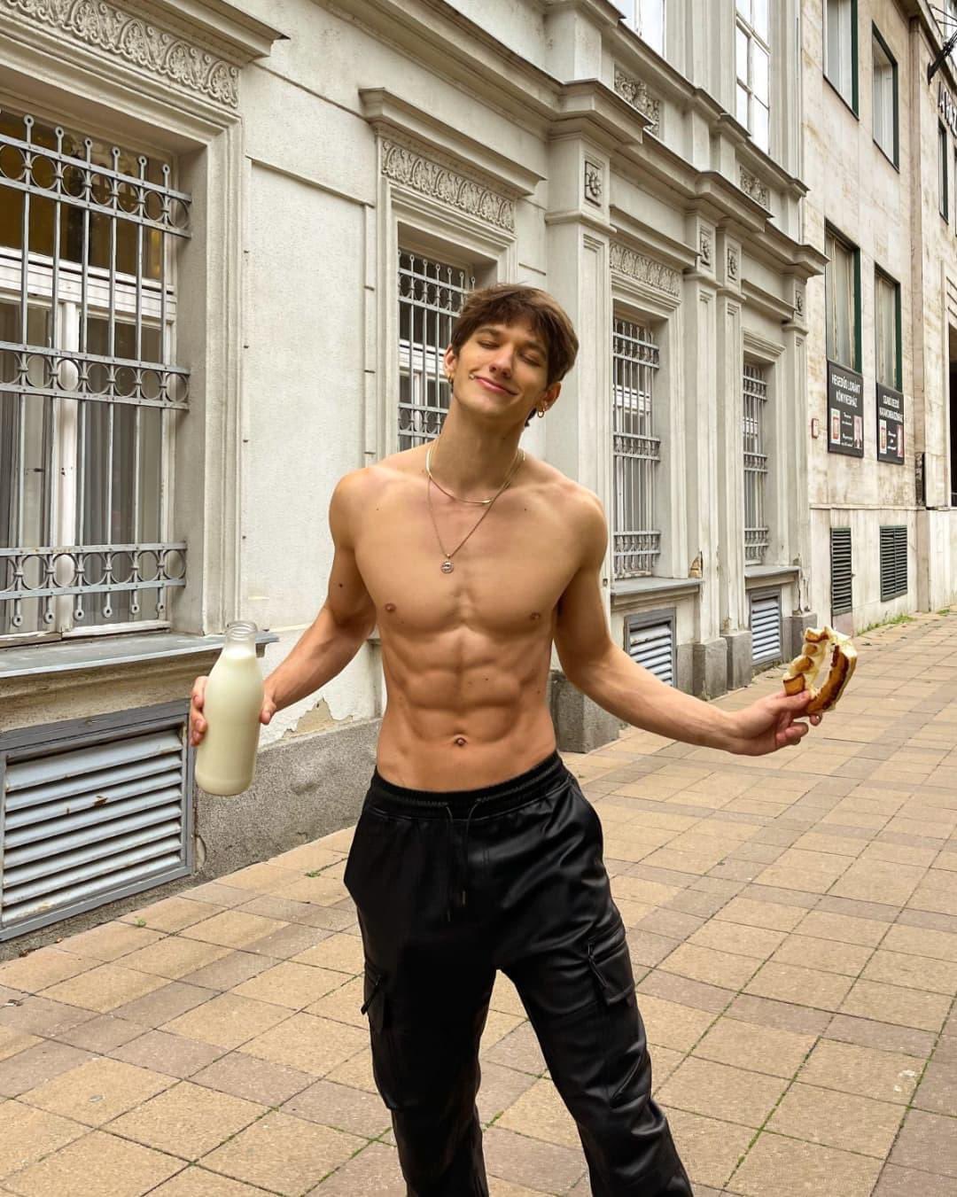 TW Pornstars - 2 pic. Andrii Levchenko. Twitter. 🥨🥛. 4:11 AM - 26 Oct 2022