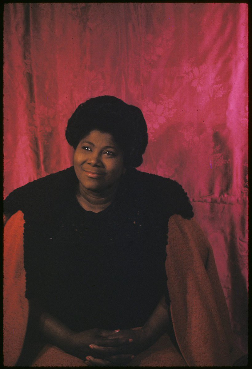 BeineckeLibrary's tweet photo. Mahalia Jackson, born October 26, 1911
Views via Van Vechten @YCAL_JWJ  https://t.co/LXGj6cs3ck https://t.co/3bSu01xYRM