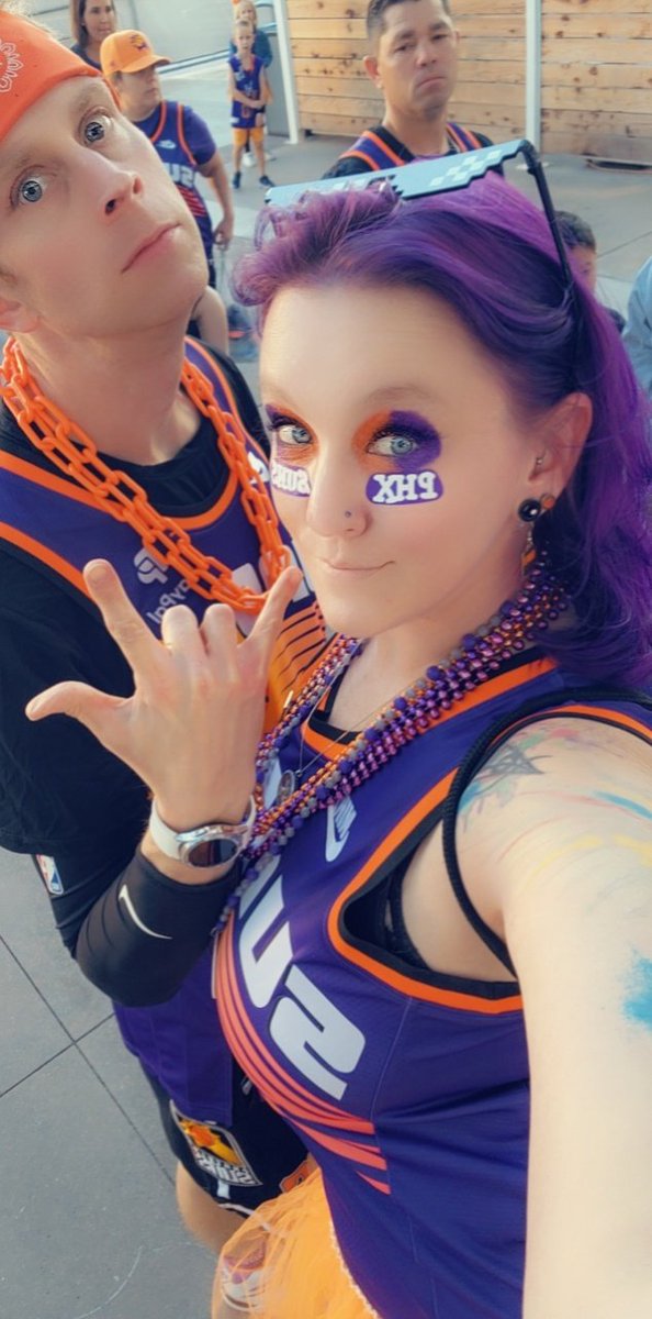 suns_tutu_fan's tweet photo. #LINESELFIE FUN TIME WITH @Suns_Armband!!! I even got @DesertDogs22 in the last one 😂😂😂
WE READY @SUNS FAM!!! #WEARETHEVALLEY https://t.co/r3R64Onqza
