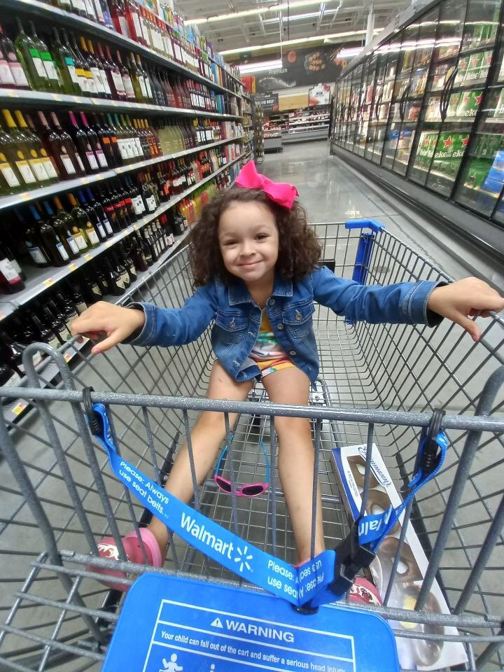 MaryLuckmck's tweet photo. @Walmart @Lucky1Baby_Girl So cool my daughter loves going to Walmart!😃 #universofplay #UniverseOfPlayContest https://t.co/MfjZhTBAmx