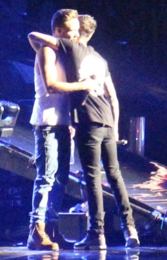 ziamhistorybot's tweet photo. Zayn and Liam hugging on stage, on this day, 2013 https://t.co/H79eKg3nmM