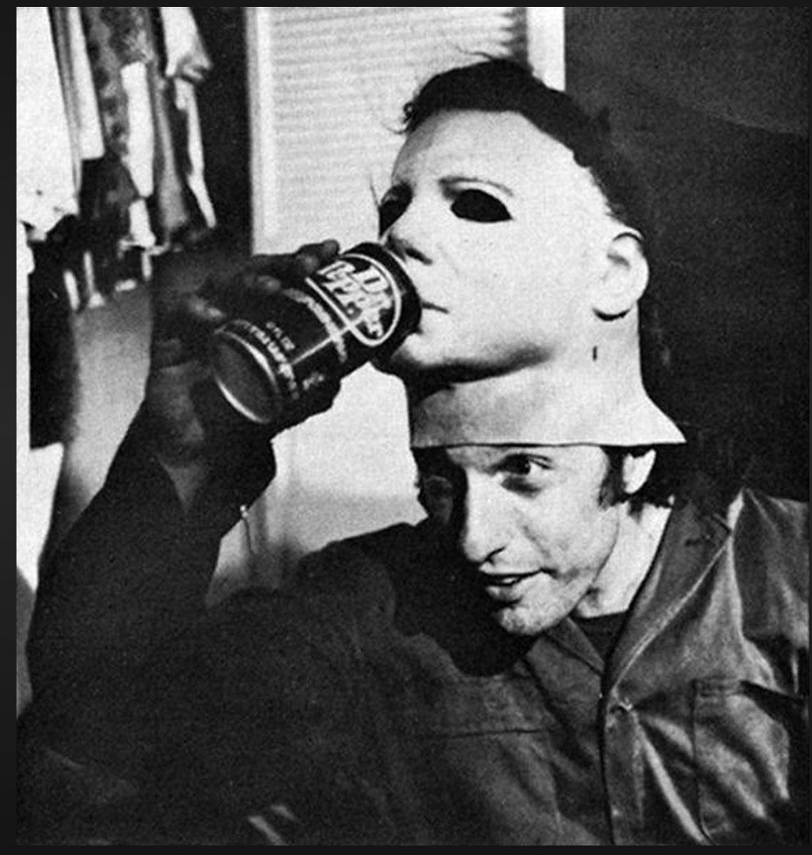 ncastlez's tweet photo. 44 years ago I pretended to drink Dr. Pepper.  I always hated Dr. Pepper.  Diet Coke is much better.  And healthier.  And cheaper.  And contains all your daily vitamin and caffeine needs. https://t.co/2n8RlMuZLj