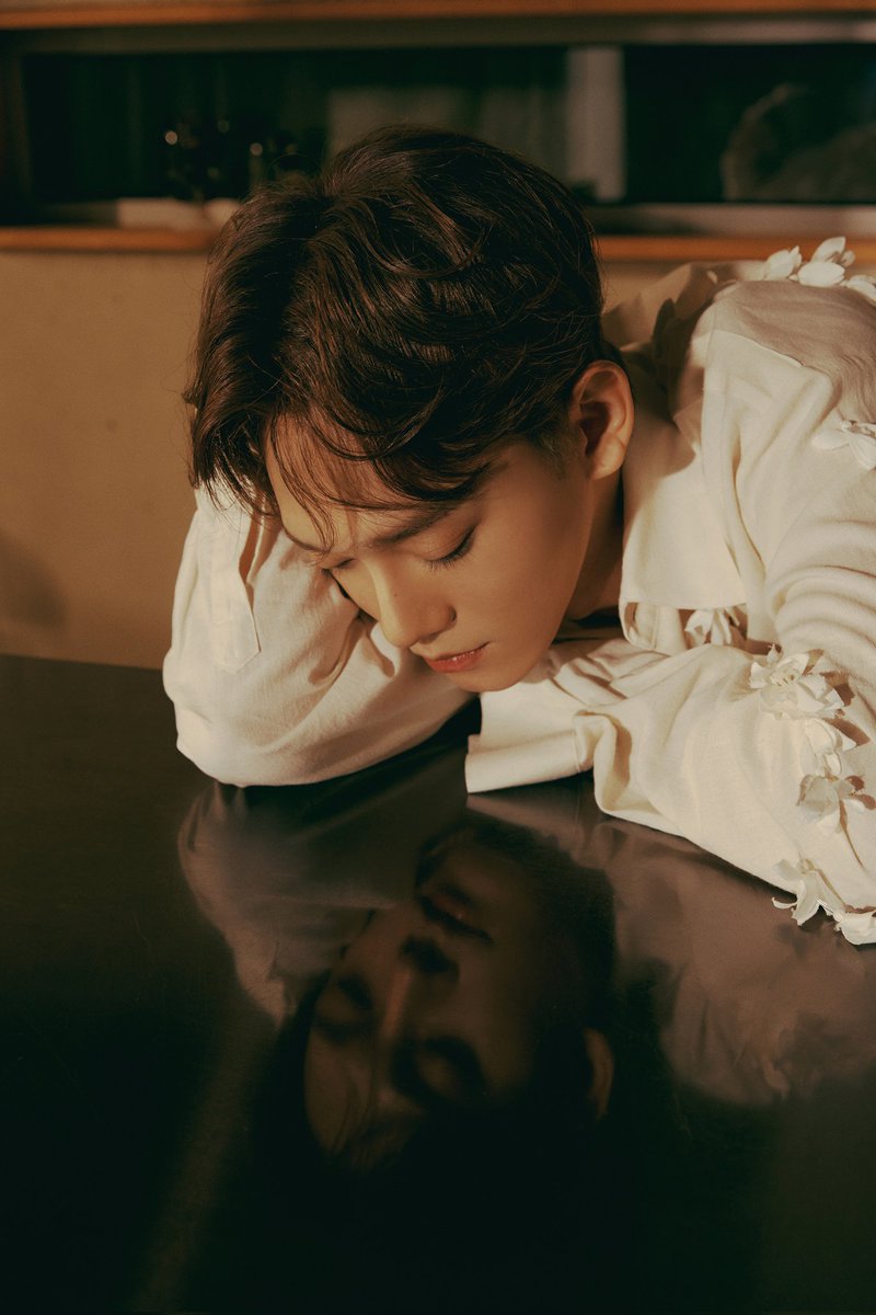 kimchendaely's tweet photo. He is the Prettiest!
LAST SCENE Teaser 3
#ChenScene3
#CHEN_사라지고있어_LastScene https://t.co/u9RJvlieEQ