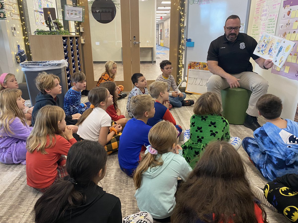 Thank you to our very own #OfficerGossett for being our surprise reader for helping to raise $41,000 for our <a href="/CCE_Comets/">Clay Center Comets</a> !! #myccs