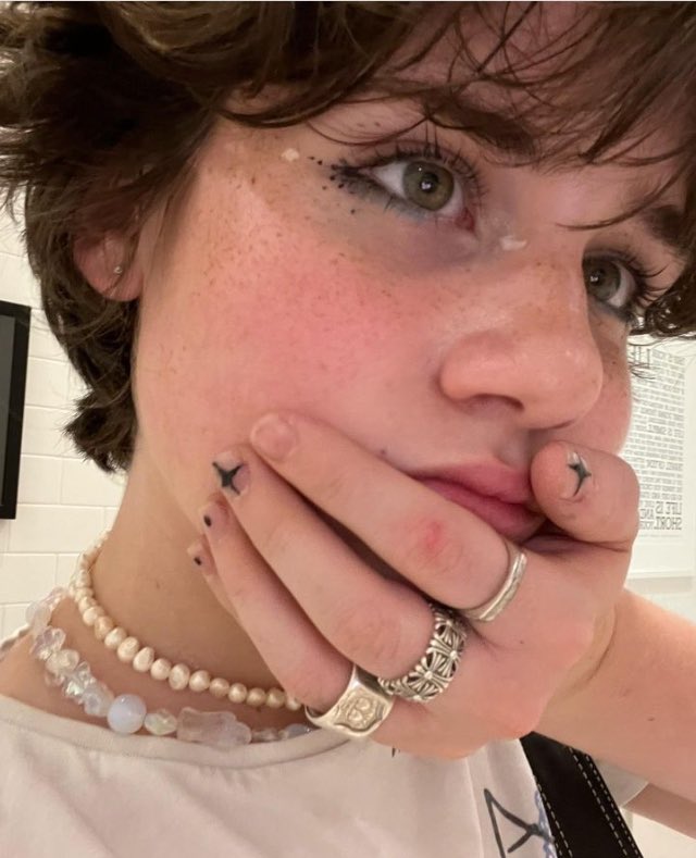 👁
