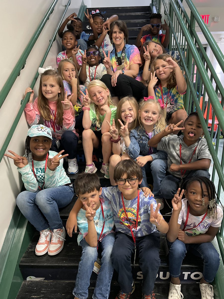VAoftheArts's tweet photo. RED RIBBON WEEK- PANDANATION is 🐾 PAWSITIVELY DRUG FREE!! We say “BLACK OUT” and “PEACE OUT” to DRUGS!! @BibbSchools  @TheLeaderinMe @dan_a_sims #LightingTheWay with LEADERSHIP! #Built4Bibb with WISE CHOICES! #leadbyexample #PANDAPROUD #drugfree #RedRibbonWeek2022 https://t.co/U2AuVkV7B8