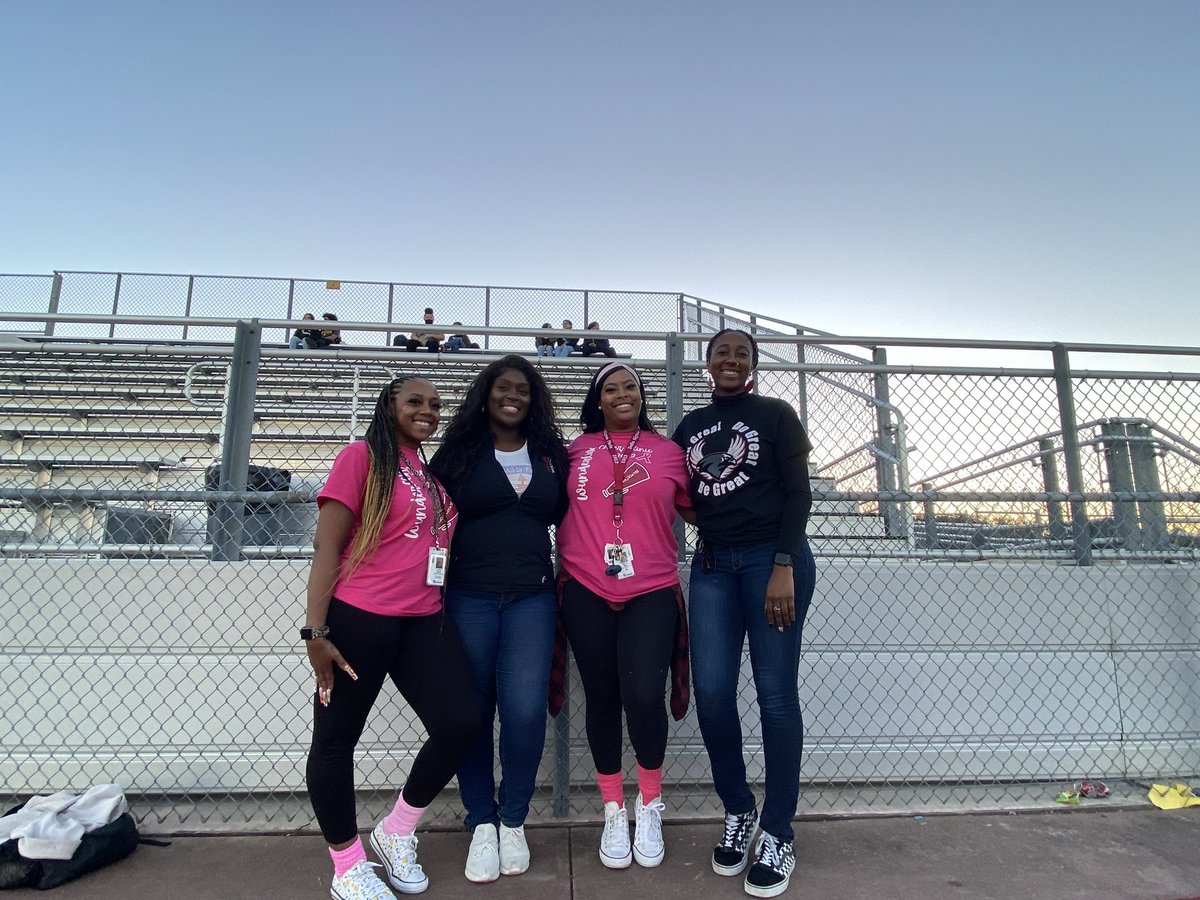 What an amazing game! So glad our <a href="/KleinIntKISD/">Klein Intermediate</a>  cheerleaders got to connect with our #kleinforestfamily!