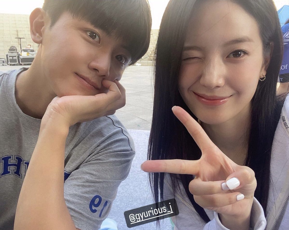 dalgomchu0301's tweet photo. Tercatat & terpantau sudah ada 4 Foto berdua yang dipost sama Shinbi ataupun sama Gyuri tapi kebanyakan dipost sama Shinbi sih๐
#์ฅ๊ท๋ฆฌ #JangGyuri #๊ท๋ฆฌ #Gyuri #CheerUp #์น์ผ์
#CheerUp #TaeChoHee #ChoHee #Shinbi https://t.co/xq7cVOjyH6