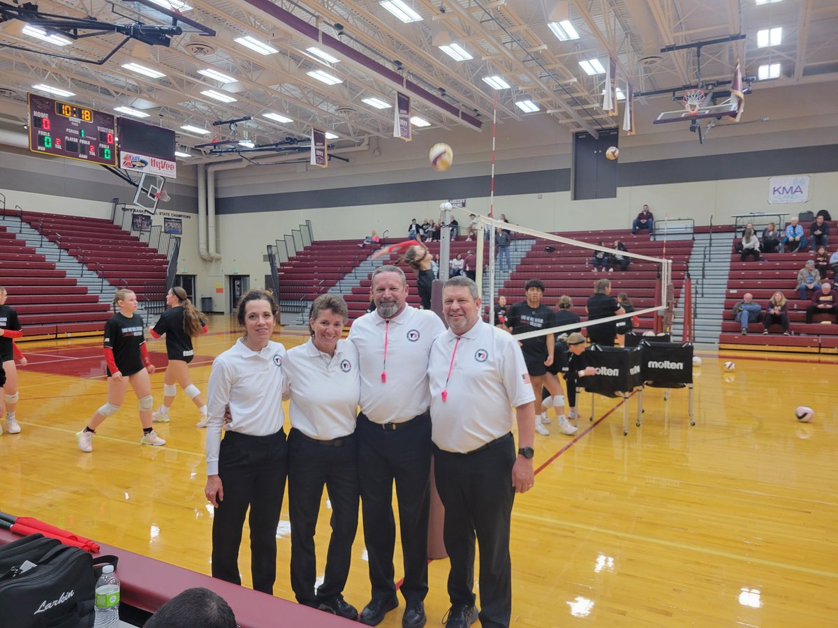 AnkenySouthview's tweet photo. Thanks to this amazing group of volleyball officials working the regional final at Ankeny tonight! #trustfamilybelievehawks #SVROCKS @IGHSAU https://t.co/hT8imyn1BP