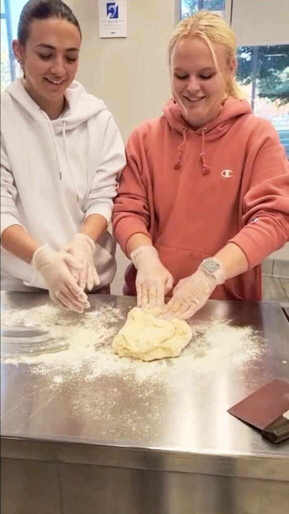 We were so enthusiastic about making gnocchi and pasta that we started dancing🕺🏽🍝 

#cookingnight #italianfood #italiancuisine #cooking #gnocchi #pasta #cookingpasta #ciboitaliano #cibo #indianauniversity #iubloomington #italianatiu instagr.am/reel/CkJ8HtlpU…