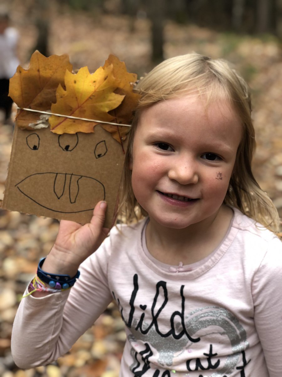 Nature Monster! 🌱😈

We’ve used the same concept with elastics around cardboard to collect nature treasures, but this time we got our creativity on making nature monsters. Pair it with a great monster mentor text during Outdoor Storytime. 

#tldsblearns #fdk