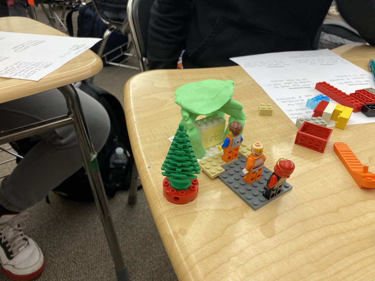 EveryDayGov's tweet image. My students had a great time making dioramas representing the principles of the constitution. Huge shout out to my sons for letting us barrow their legos and play-doh.
