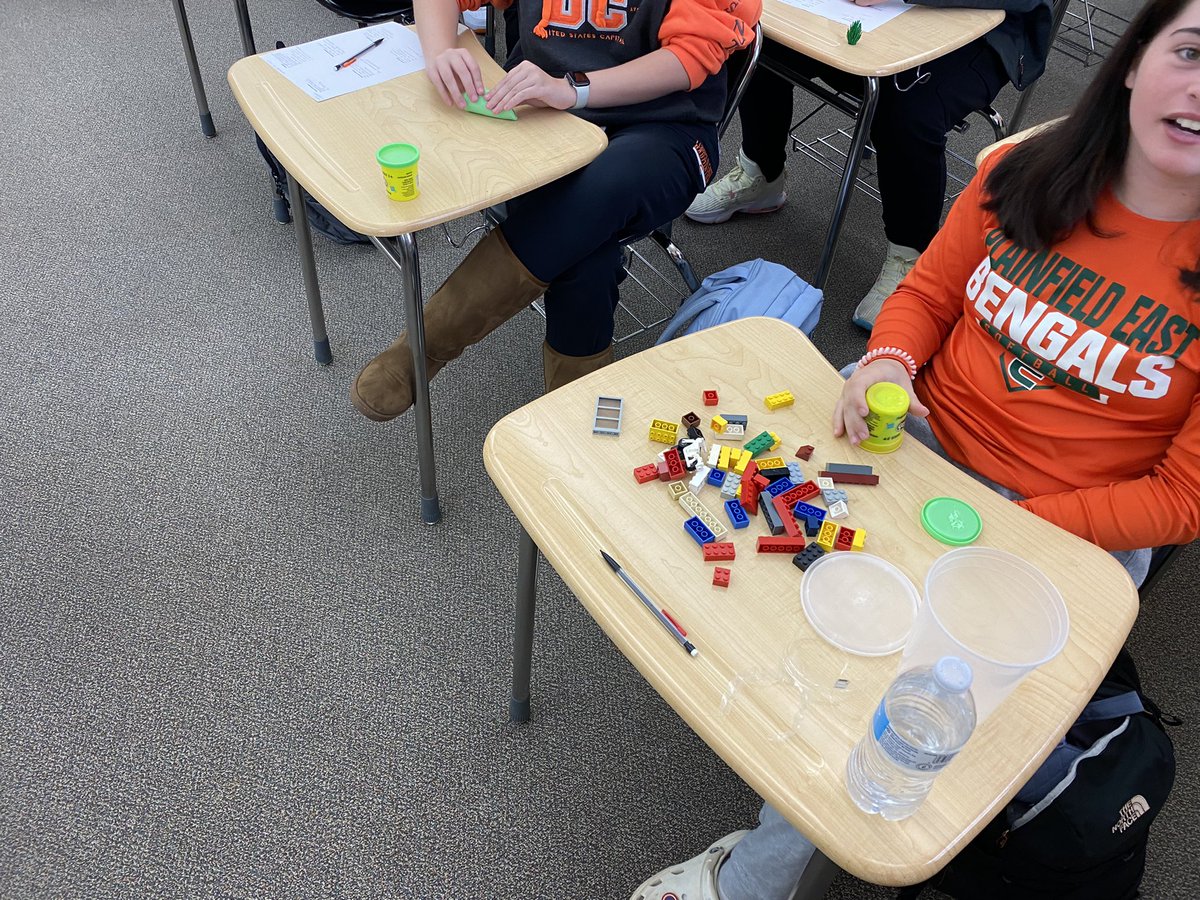 EveryDayGov's tweet image. My students had a great time making dioramas representing the principles of the constitution. Huge shout out to my sons for letting us barrow their legos and play-doh.