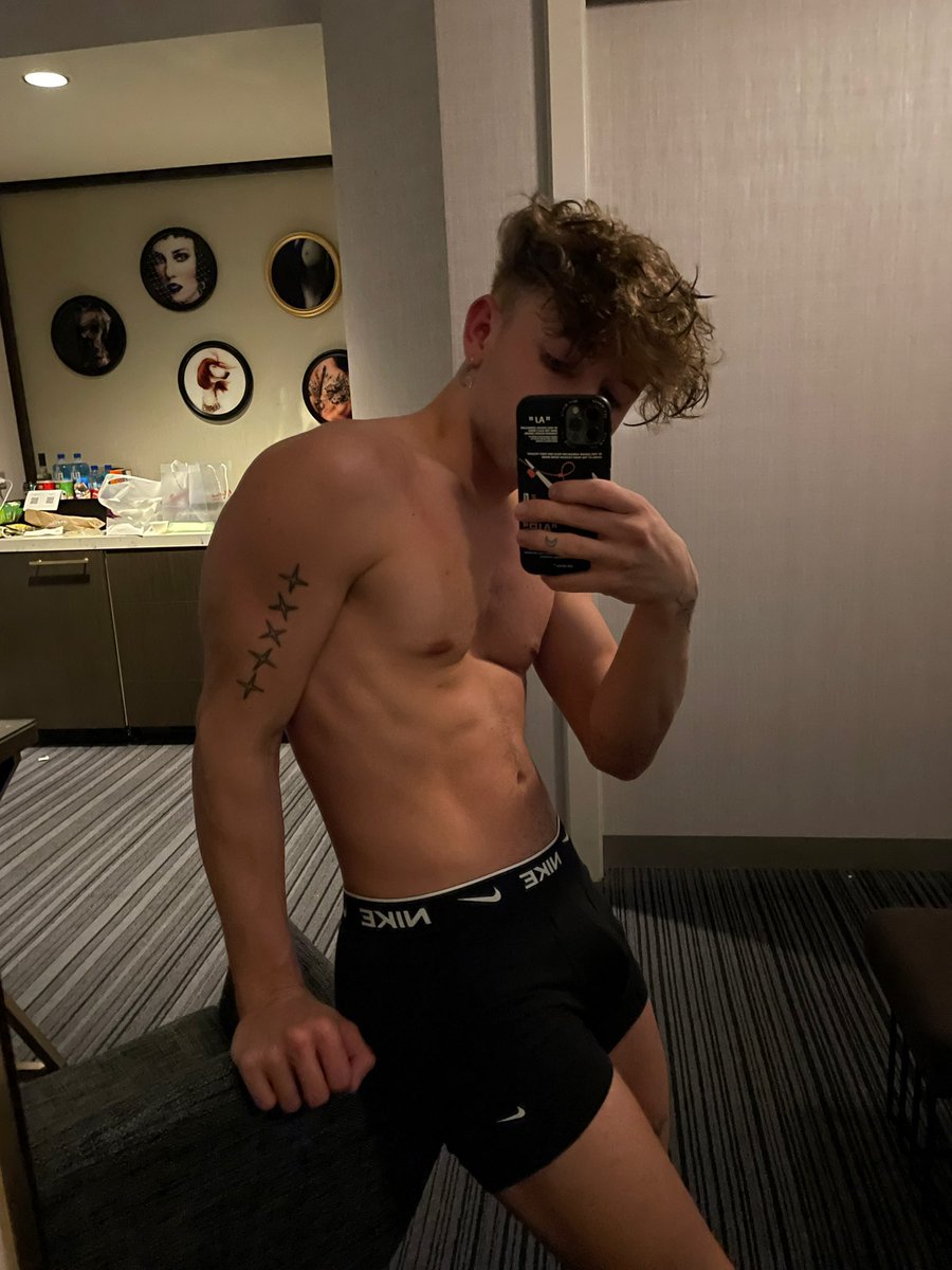chaseXXXjock's tweet photo. just rubbed one out https://t.co/qTUlXP6dtw