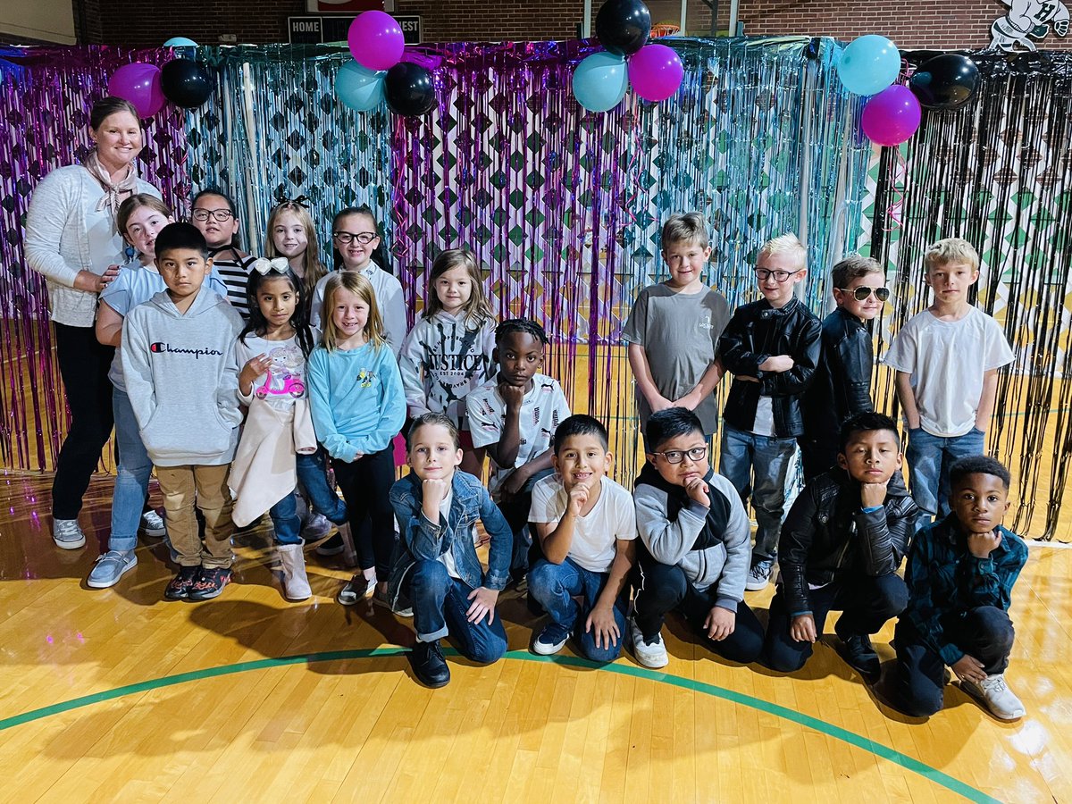 HESHORNETSROCK's tweet photo. HES celebrates Red Ribbon Week and the 50th Day of School by “Rockin’ A Drug Free Life!” We enjoyed celebrating at the HES Sock Hop!#redribbonweek2022 https://t.co/xrFmP2h6oT