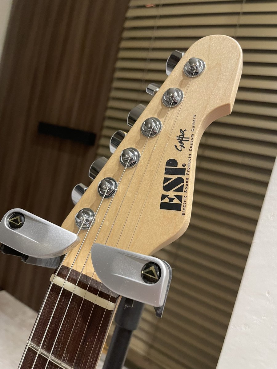 nikunikuracing's tweet photo. #ESPをすこれ
注文してたESP SNAPPER ALが納品されました(*´ω`*)
一生モノにするので藤岡幹大様のヴィンテージバーガンディでのカラーオーダーです🎶
#espsnapper
#espguitars
#ヴィンテージバーガンディ https://t.co/iEQdqGjXSv