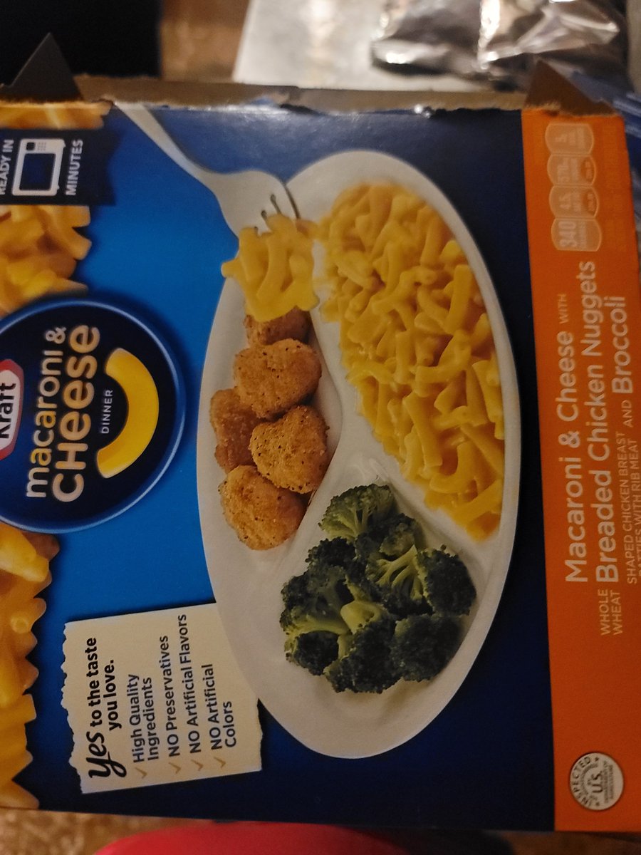 martinezatx's tweet photo. @kraftmacncheese #dinners so I buy 3 of these take the chicken out because it's always mushy I get the broccoli  and mac and mix the 3 boxes to make an adukt meal lol.omg the broccoli that's a side is always sooooo good make and adult one with that broc and Mac and ill buy em!!. https://t.co/I9MZmWX6us