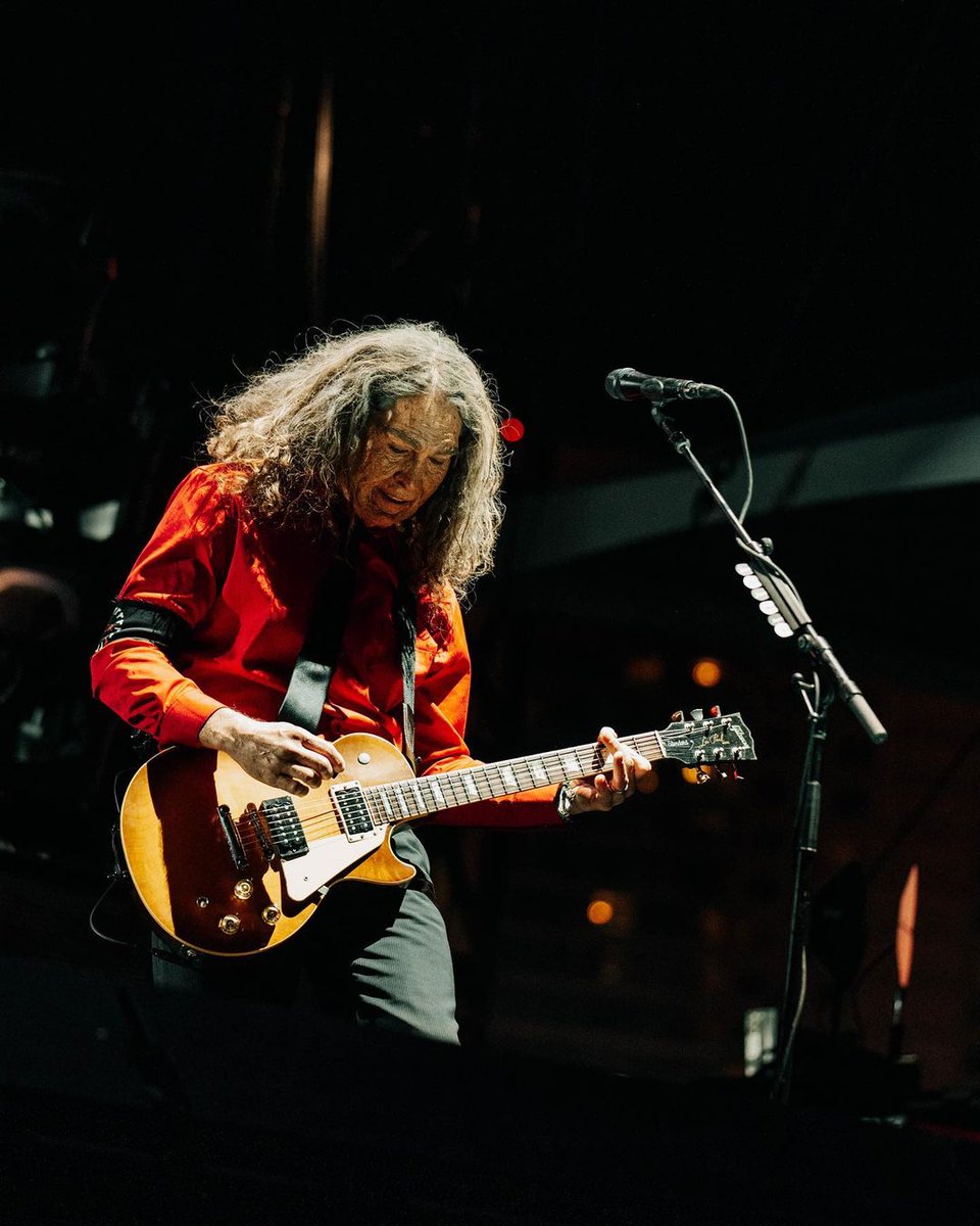 mcr_lore's tweet photo. ray toro ❤️‍🔥
📸 by @picsbydana #MCRWWWY2 https://t.co/2hxVVne6jS