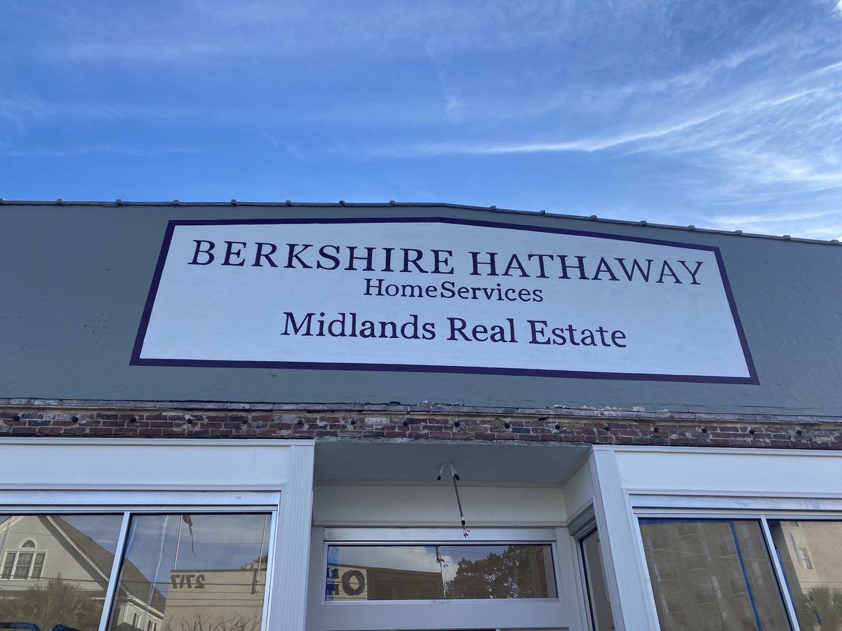 HaroldReaves's tweet photo. Our Berkshire Hathaway HomeServices Midlands Real Estate sign is done!!! Come by and check it out. Let me know what you think. 2720 Devine Street https://t.co/Ax4zNYUz0n