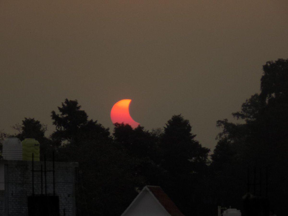 sandtdepartment's tweet photo. Solar Eclipse View From Sandila. #SolarEclipse2022 #UPAAC https://t.co/KG3ZI5xRMg