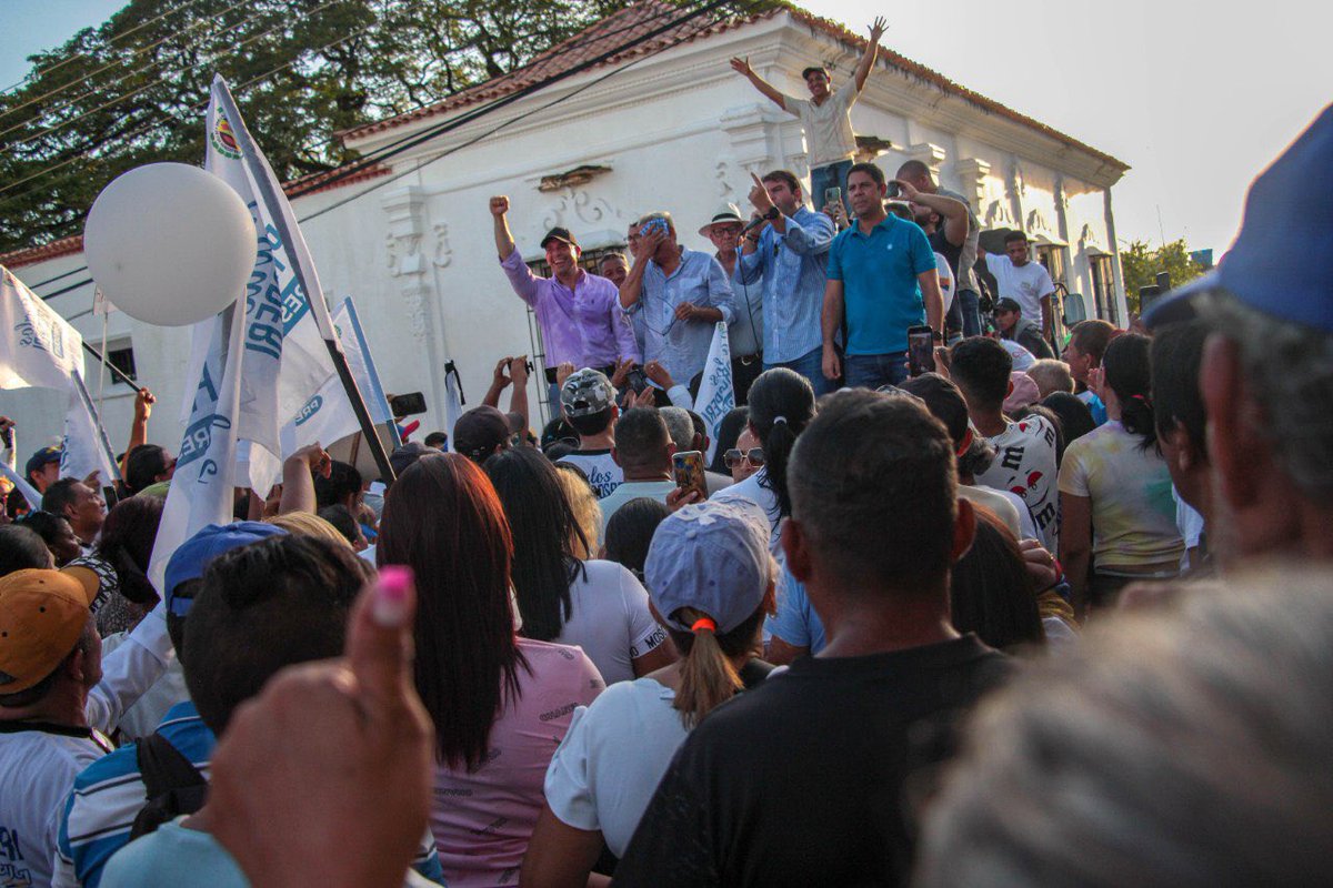 prospericarlos's tweet image. Una avalancha blanca llena de esperanza inundó las calles de San Carlos #Cojedes, hoy más que nunca seguimos con firmeza la ruta que nos llevará a Miraflores. #UnidosXVenezuela #VamosXMas