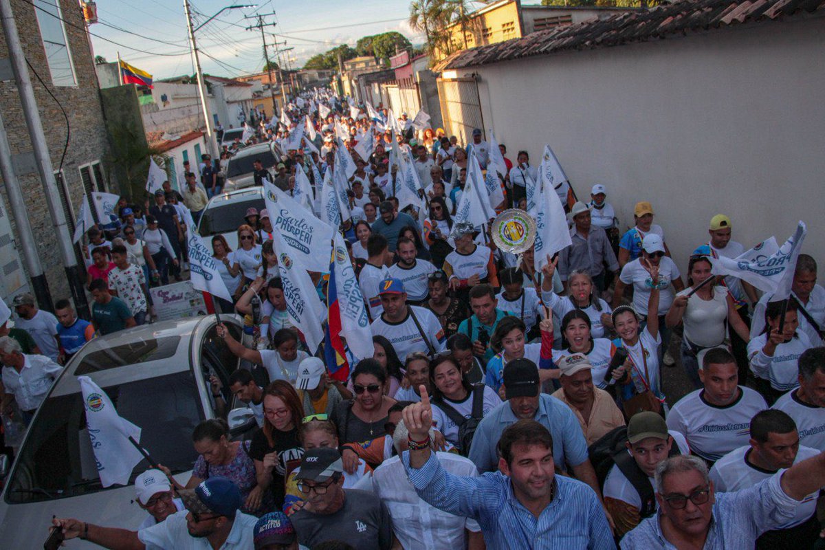 prospericarlos's tweet image. Una avalancha blanca llena de esperanza inundó las calles de San Carlos #Cojedes, hoy más que nunca seguimos con firmeza la ruta que nos llevará a Miraflores. #UnidosXVenezuela #VamosXMas