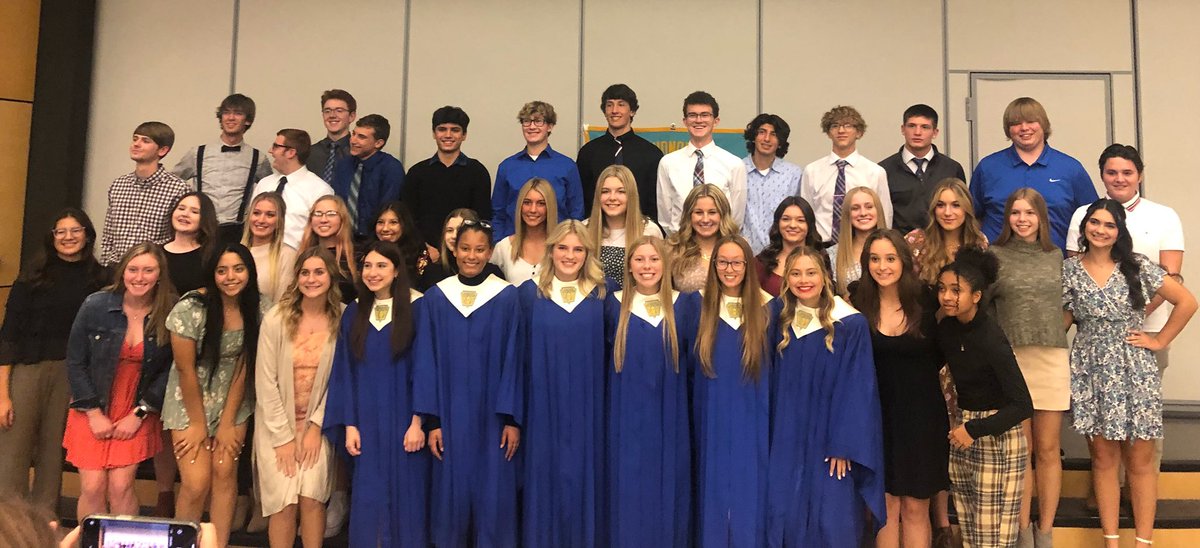 DefianceHS's tweet image. Congratulations to the new inductees of the Defiance High School National Honor Society. Lastly, a very special thank you to a very special lady, Ms. Rita Kissner, former mayor of Defiance, for your heartfelt message.