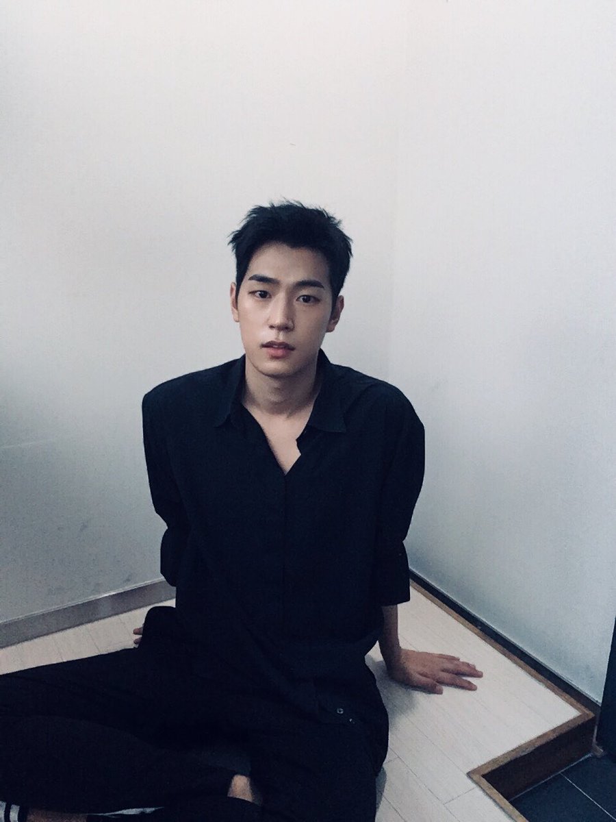 제이 tweet media