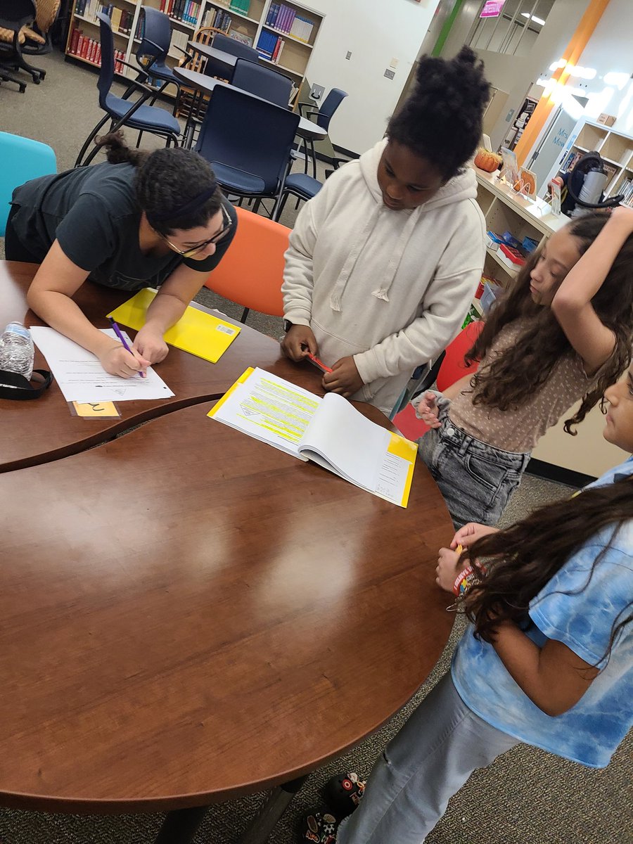 OaksDi's tweet photo. Parents participated in an interference scavenger hunt today to learn how they can support their @IDODI student! @HumbleISD_OE #everychildeveryday #letthemcreate https://t.co/bqHBOp7Po2