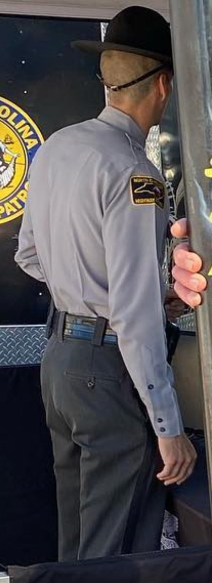 Uniformedmen1's tweet photo. #hotcop #hottrooper #meninuniform #cop #uniform #uniformedmen #meninuniform #trooper #copass #trooperass https://t.co/W8YxNPo8aY