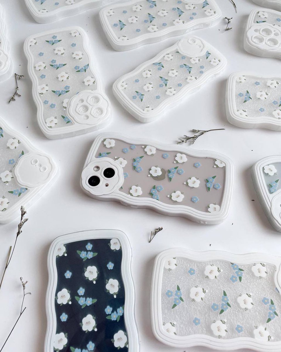 sueibrahimm_'s tweet photo. — this user needs these cute flower phone casing 🍃🤍 https://t.co/jY5oMvHIXC